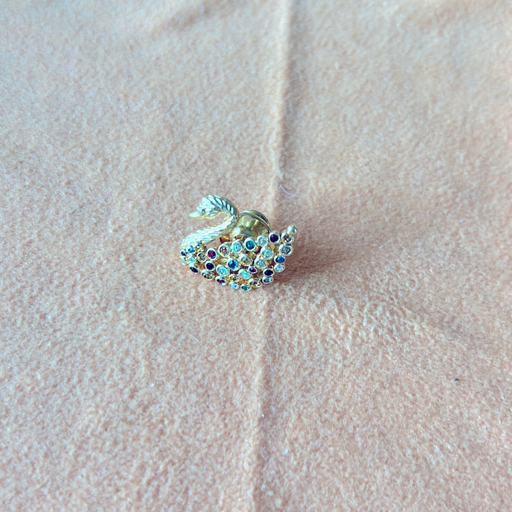 Swarovski 100 years Swan pin